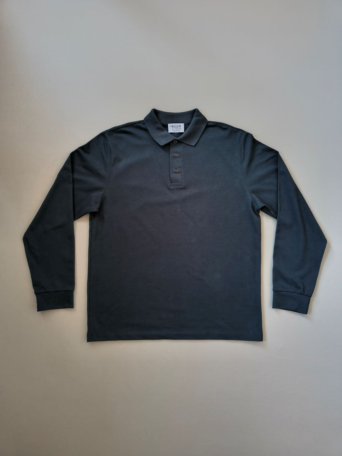 Das Langarm-Poloshirt für kleine Männer